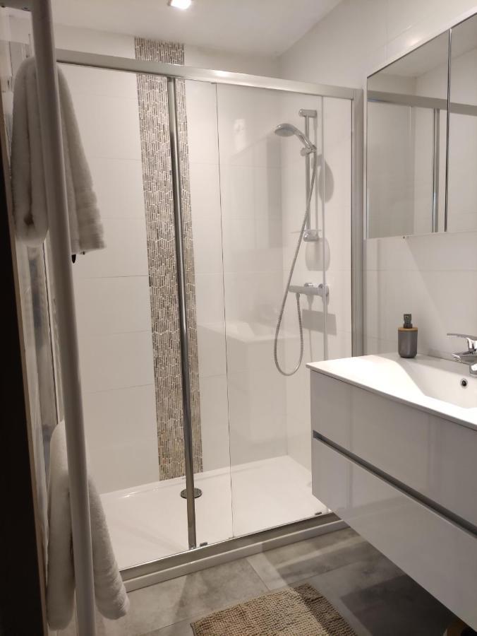 Gite A L'Ombre Du Clocher Avec Jacuzzi Et Sauna Privatifs Celles  Exterior foto