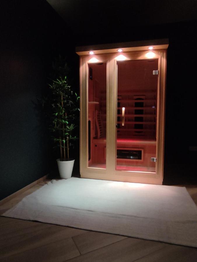 Gite A L'Ombre Du Clocher Avec Jacuzzi Et Sauna Privatifs Celles  Exterior foto