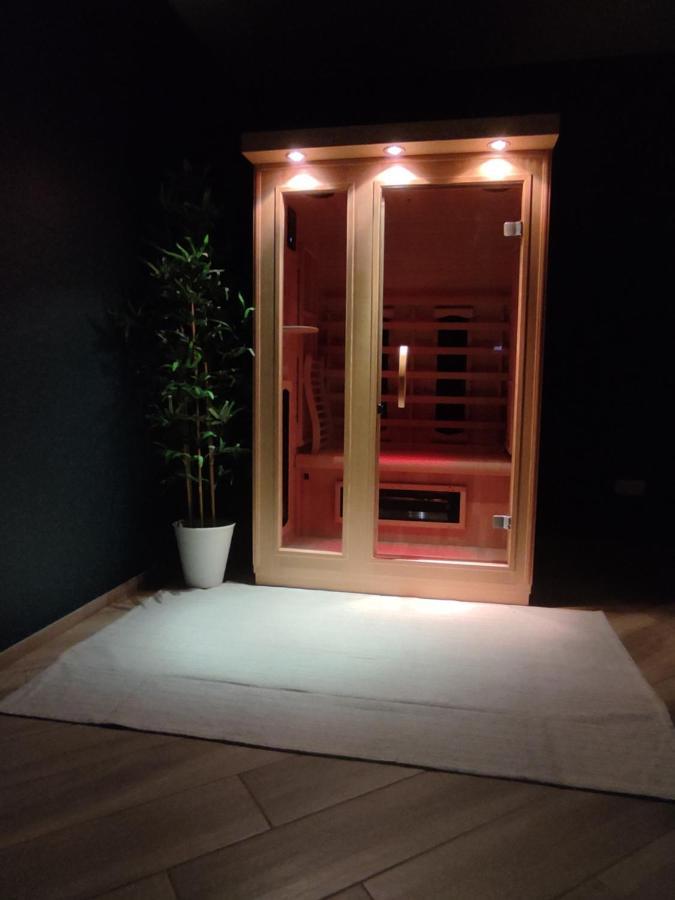 Gite A L'Ombre Du Clocher Avec Jacuzzi Et Sauna Privatifs Celles  Exterior foto
